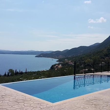 Villa Daniella Studio With Private Pool Nisaki  Phòng bức ảnh