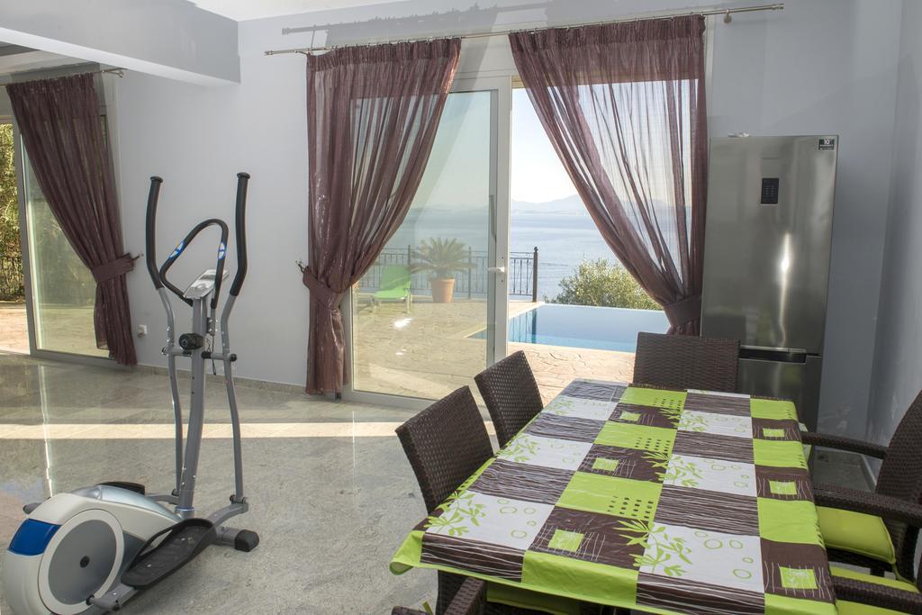 Villa Daniella Studio With Private Pool Nisaki  Phòng bức ảnh